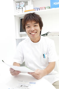 ドクター紹介 安達俊一